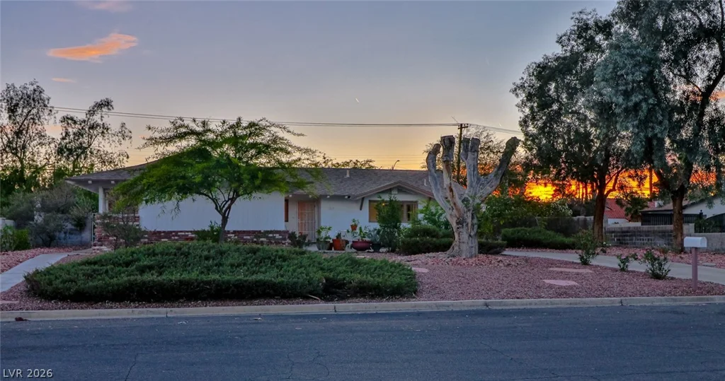 1517 Bryn Mawr, Las Vegas, NV 89102
