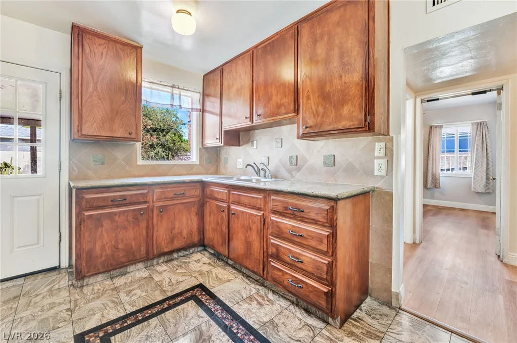 1809 Saint Louis, Las Vegas, NV 89104