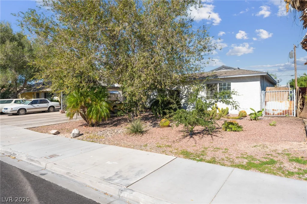 1809 Saint Louis, Las Vegas, NV 89104