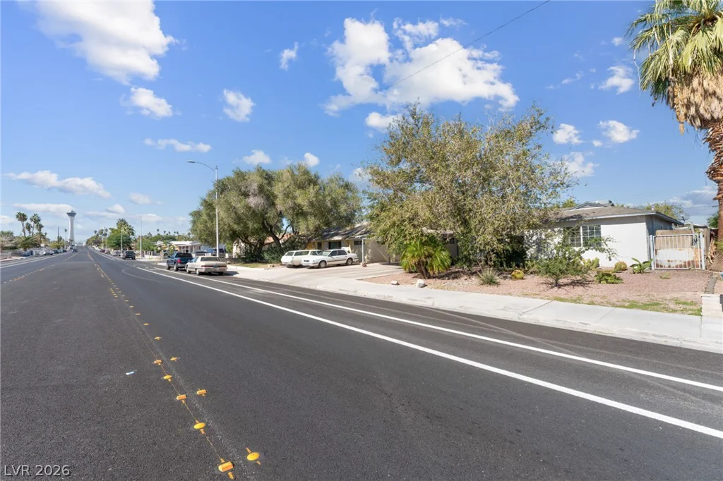 1809 Saint Louis, Las Vegas, NV 89104
