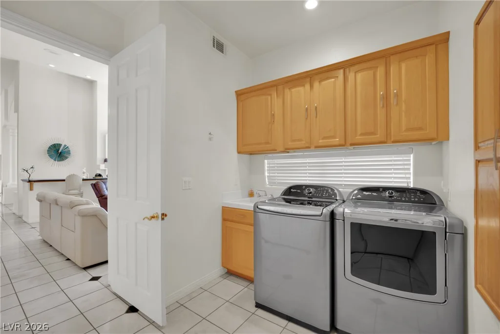 8125 Tiara Cove, Las Vegas, NV 89128