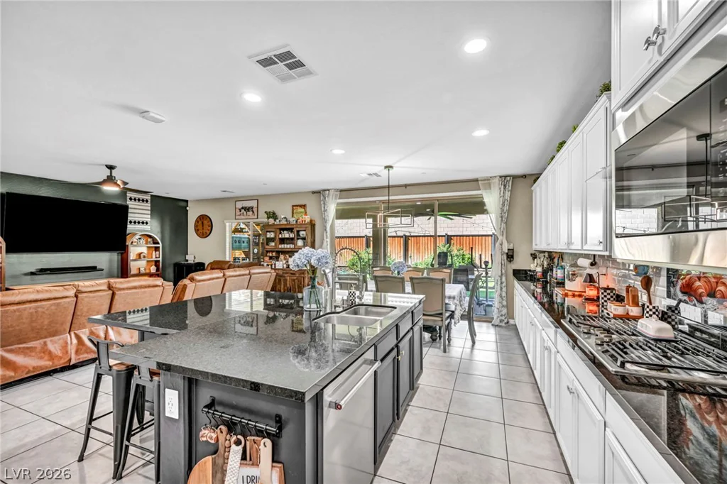 989 Alverstone, Henderson, NV 89002