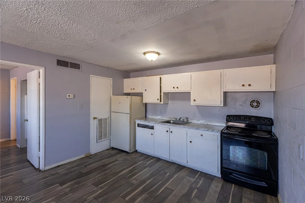3718 Hazelwood, Las Vegas, NV 89119