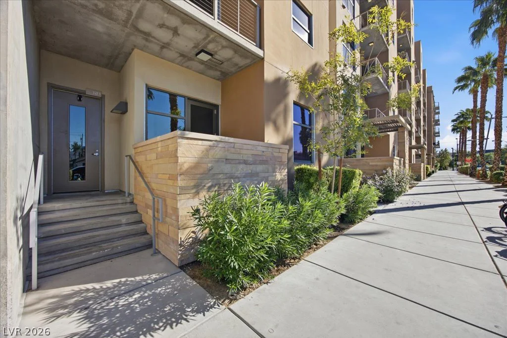 353 Bonneville, Las Vegas, NV 89101