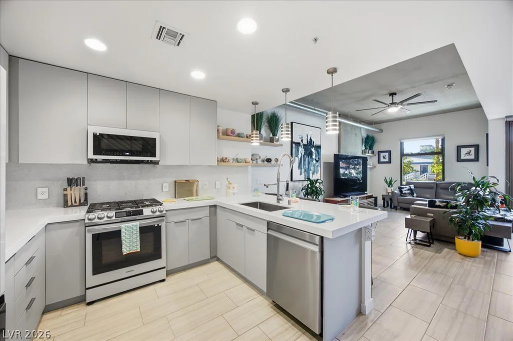 353 Bonneville, Las Vegas, NV 89101