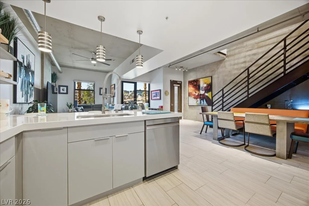 353 Bonneville, Las Vegas, NV 89101