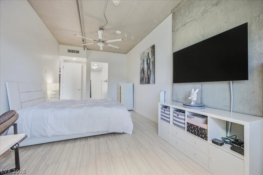 353 Bonneville, Las Vegas, NV 89101