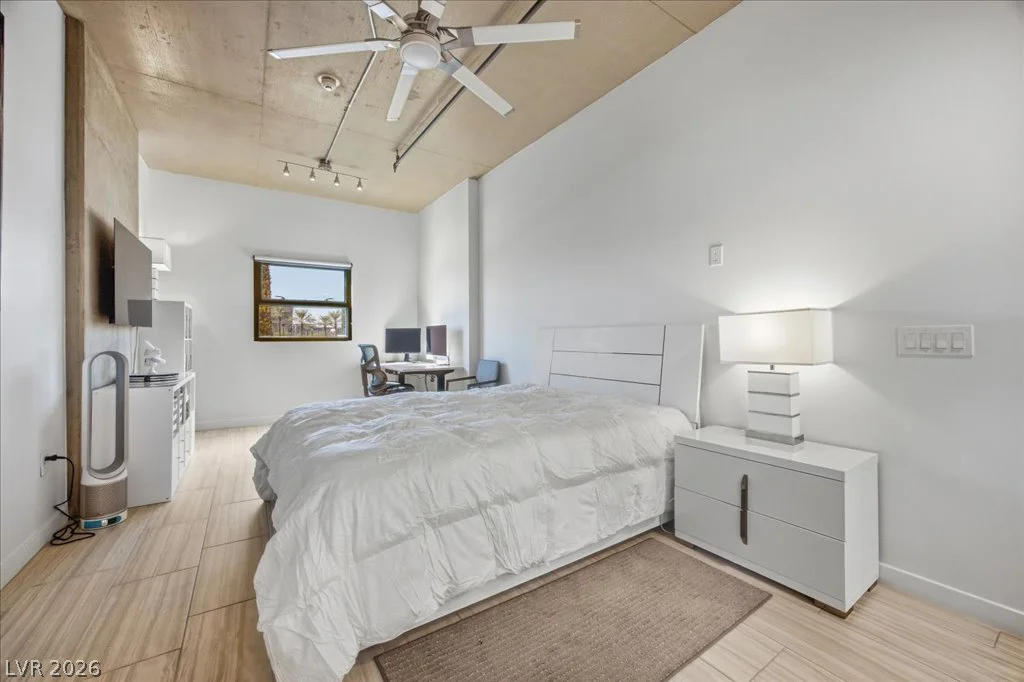 353 Bonneville, Las Vegas, NV 89101