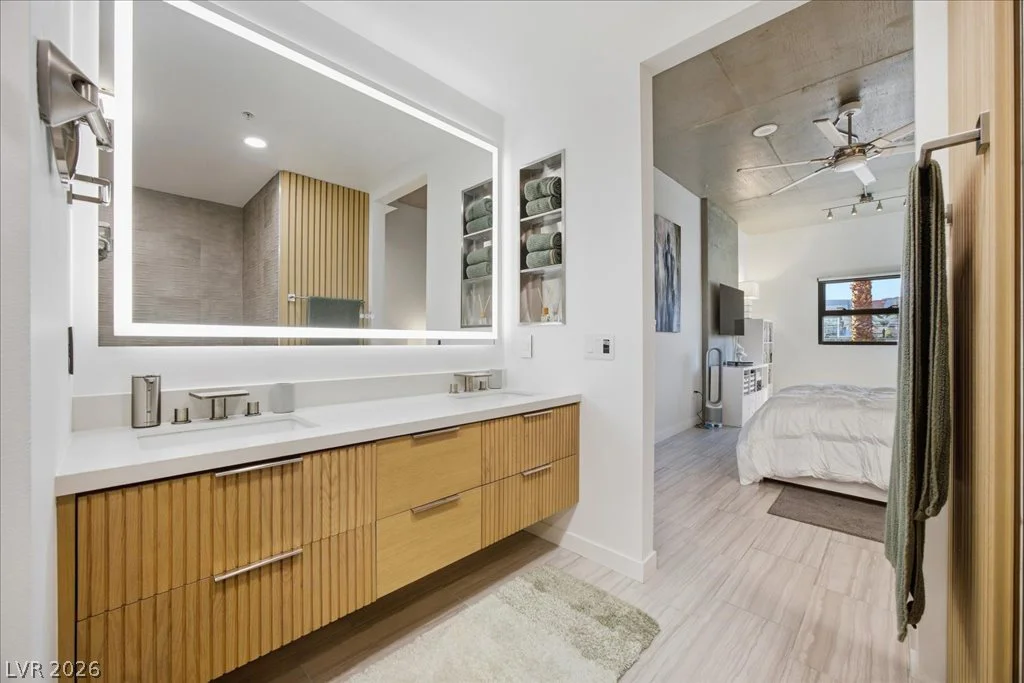 353 Bonneville, Las Vegas, NV 89101