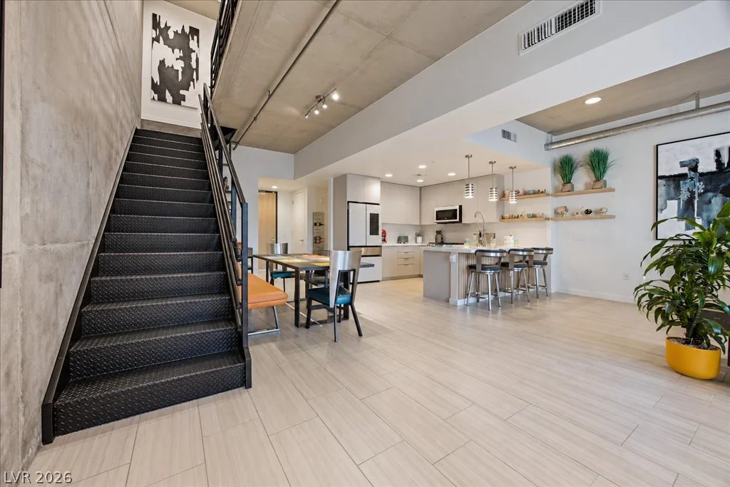 353 Bonneville, Las Vegas, NV 89101