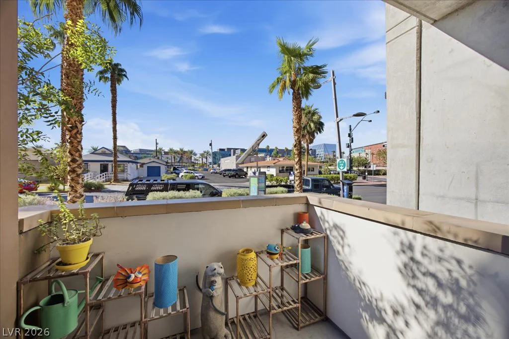 353 Bonneville, Las Vegas, NV 89101