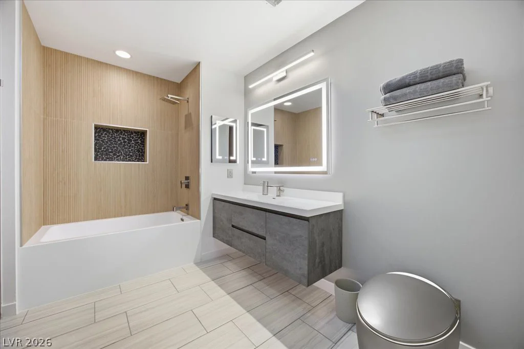 353 Bonneville, Las Vegas, NV 89101