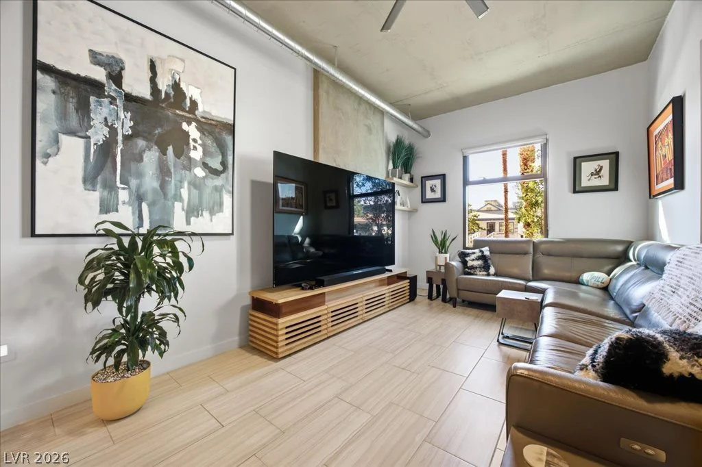 353 Bonneville, Las Vegas, NV 89101