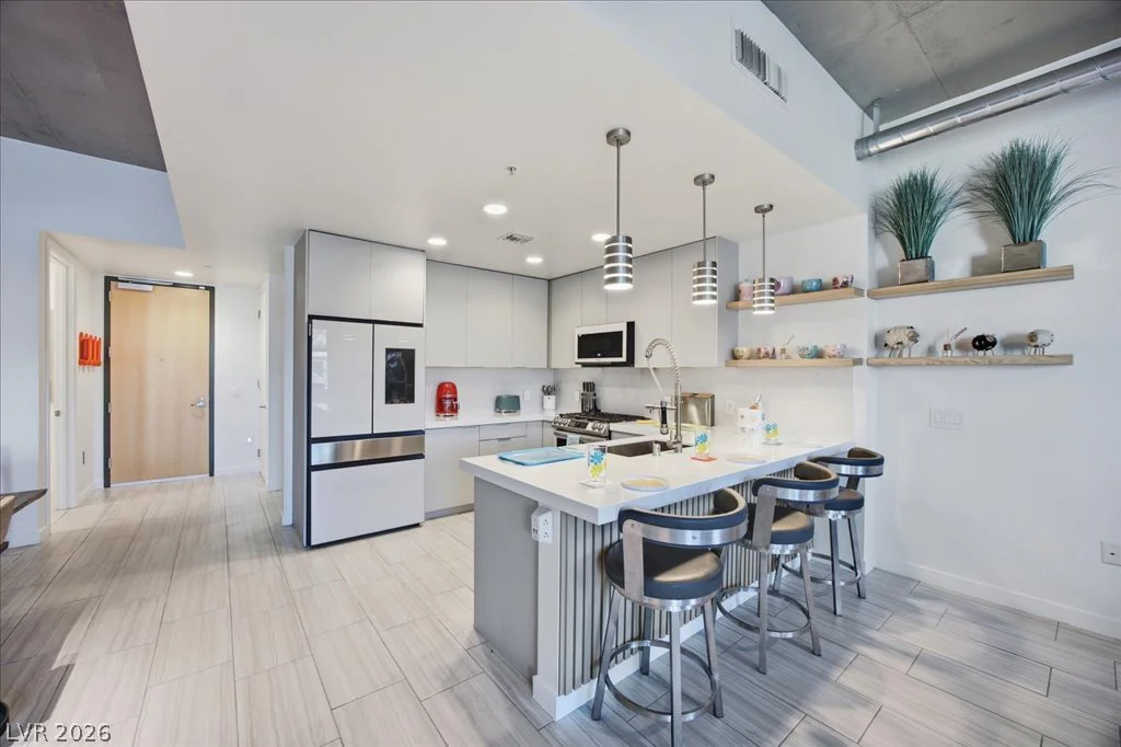 353 Bonneville, Las Vegas, NV 89101