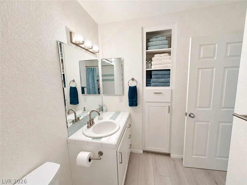 5855 Oakey, Las Vegas, NV 89146