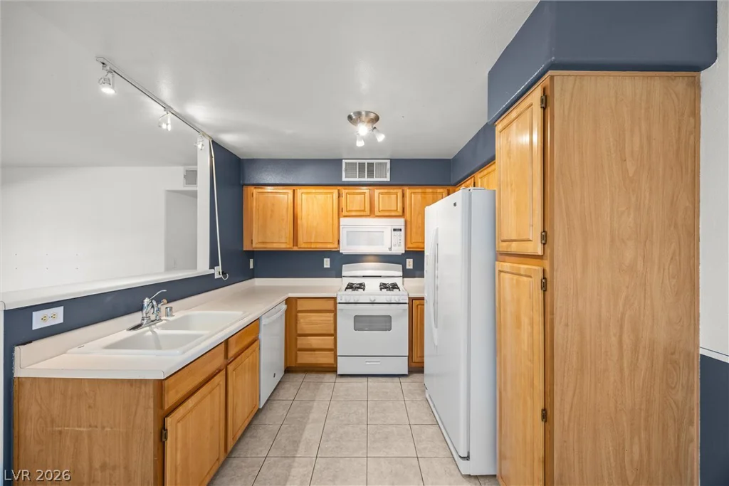 5710 Tropicana, Las Vegas, NV 89122