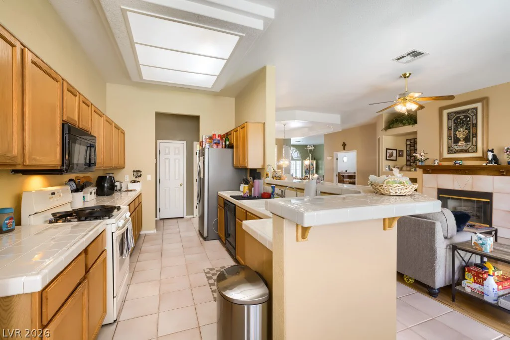 8641 Crest Hill, Las Vegas, NV 89145