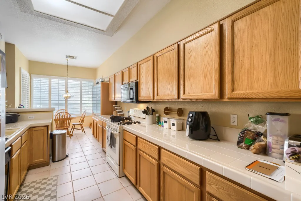 8641 Crest Hill, Las Vegas, NV 89145