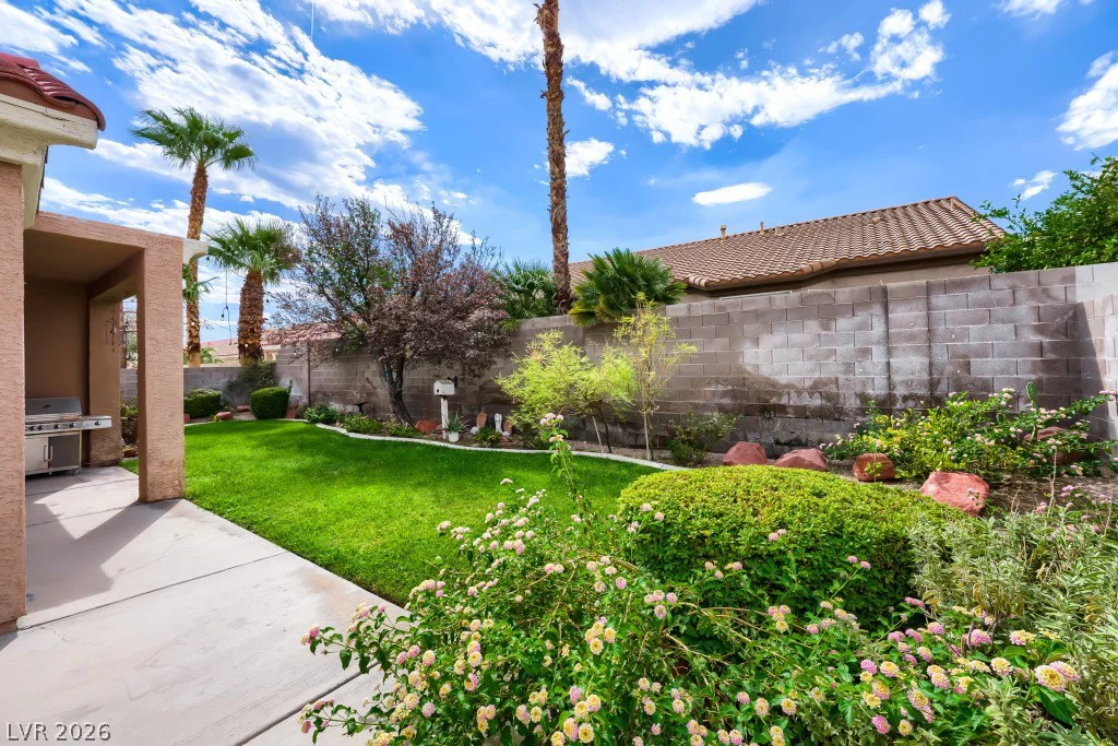 8641 Crest Hill, Las Vegas, NV 89145