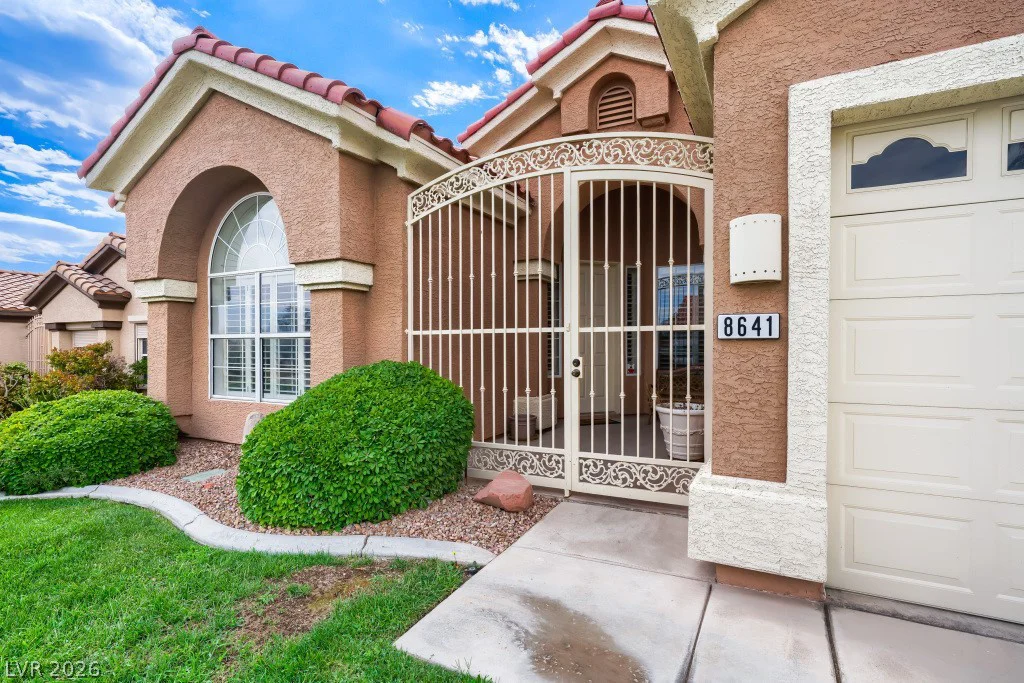8641 Crest Hill, Las Vegas, NV 89145