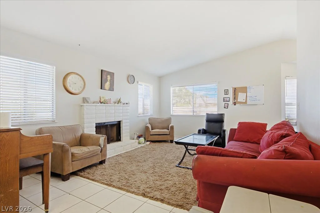 3960 Grapefruit, Las Vegas, NV 89103