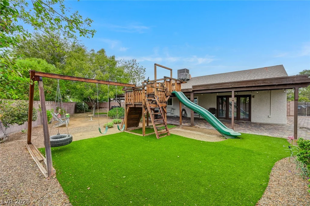 1518 Della, Boulder City, NV 89005