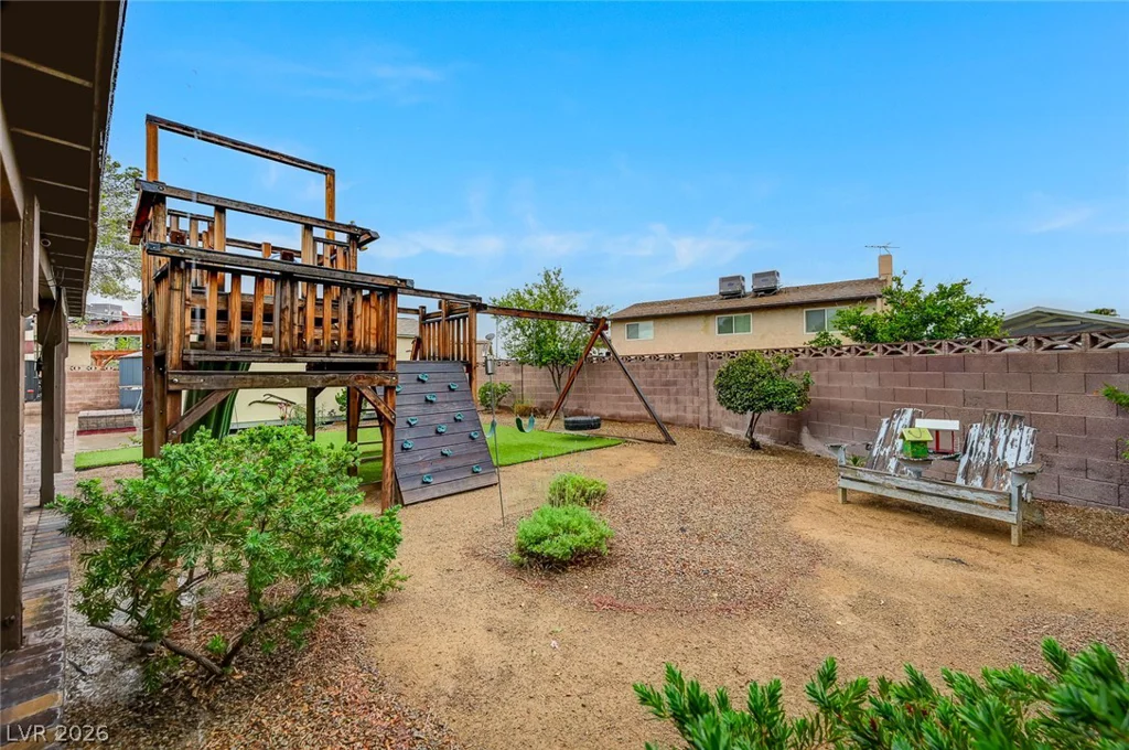 1518 Della, Boulder City, NV 89005