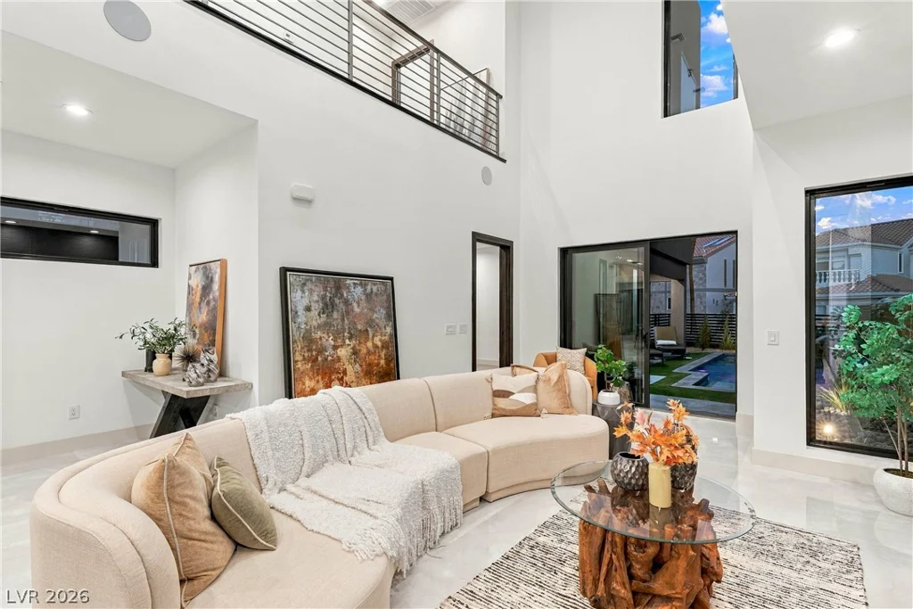 2824 Queens Courtyard, Las Vegas, NV 89109