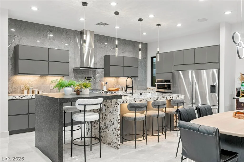 2824 Queens Courtyard, Las Vegas, NV 89109