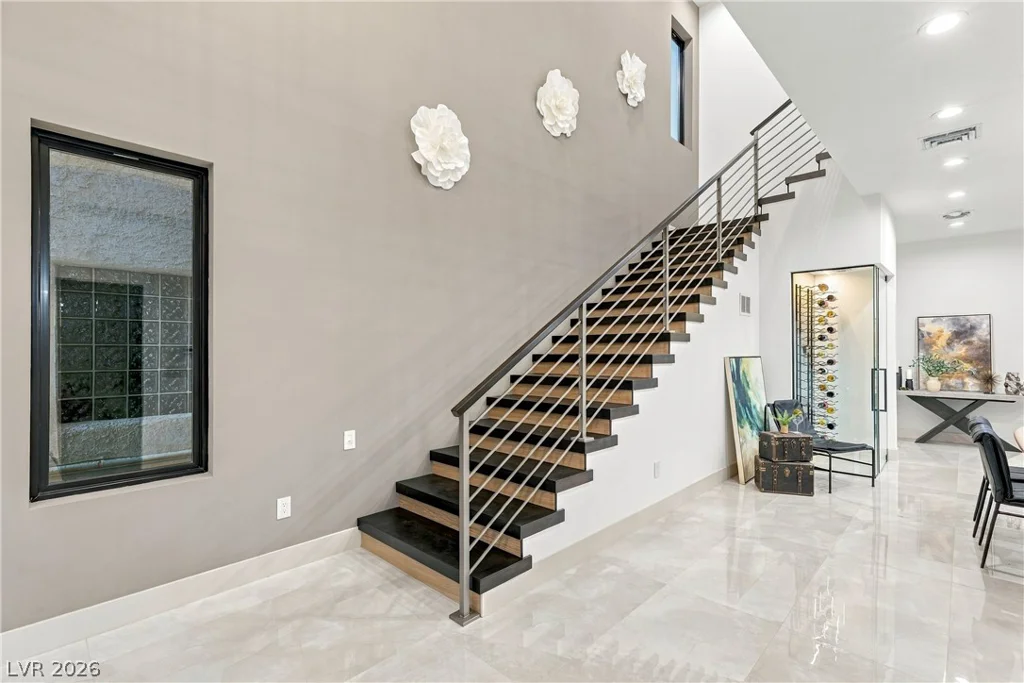 2824 Queens Courtyard, Las Vegas, NV 89109