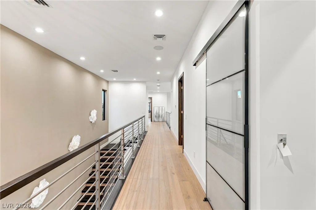 2824 Queens Courtyard, Las Vegas, NV 89109