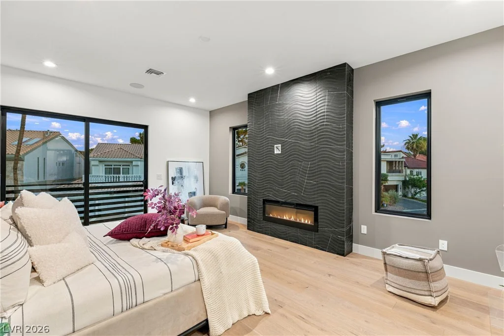 2824 Queens Courtyard, Las Vegas, NV 89109