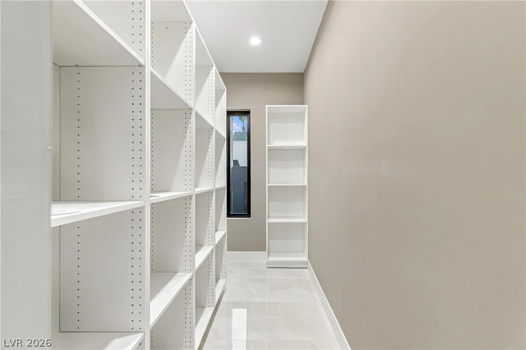 2824 Queens Courtyard, Las Vegas, NV 89109