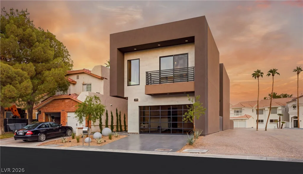 2824 Queens Courtyard, Las Vegas, NV 89109