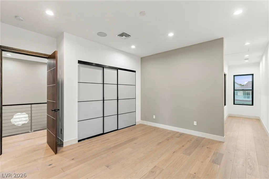 2824 Queens Courtyard, Las Vegas, NV 89109