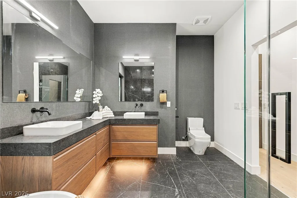 2824 Queens Courtyard, Las Vegas, NV 89109