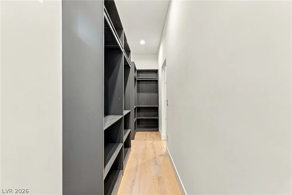 2824 Queens Courtyard, Las Vegas, NV 89109