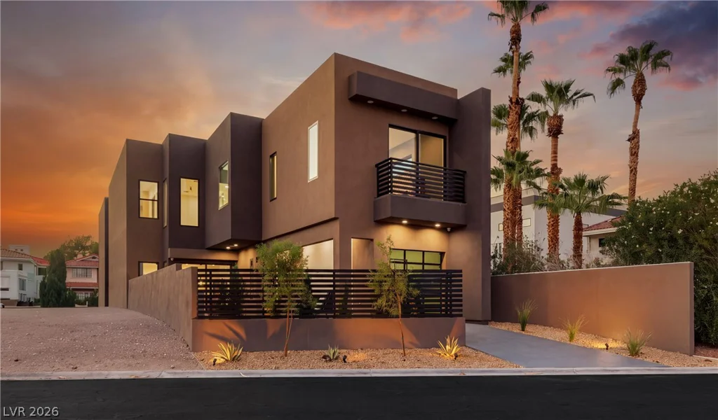 2824 Queens Courtyard, Las Vegas, NV 89109