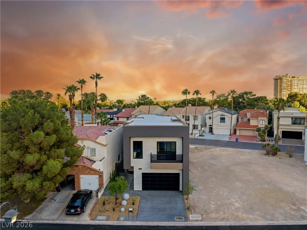 2824 Queens Courtyard, Las Vegas, NV 89109