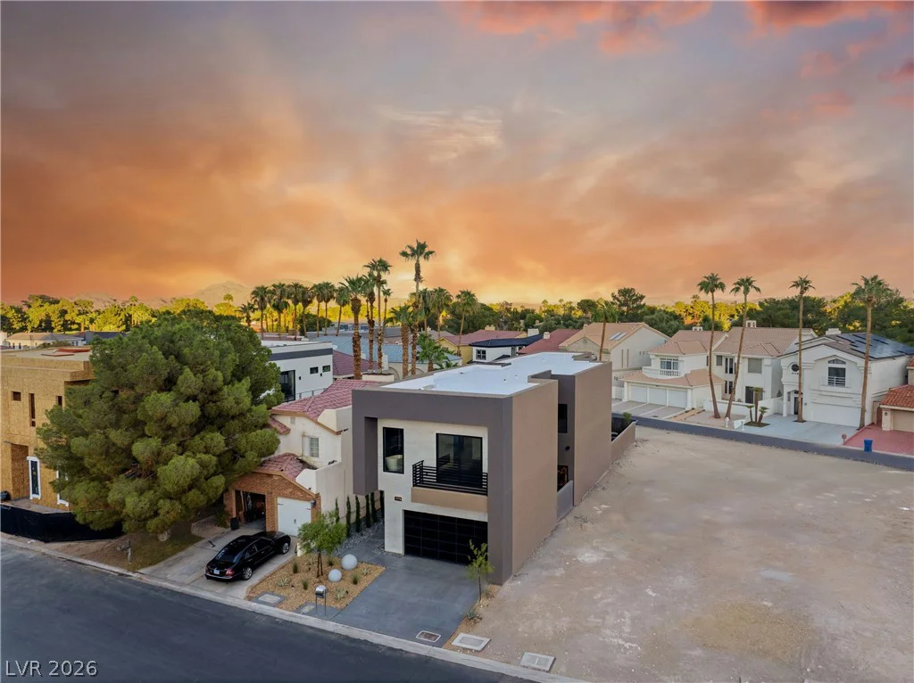 2824 Queens Courtyard, Las Vegas, NV 89109