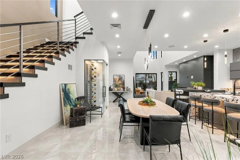 2824 Queens Courtyard, Las Vegas, NV 89109