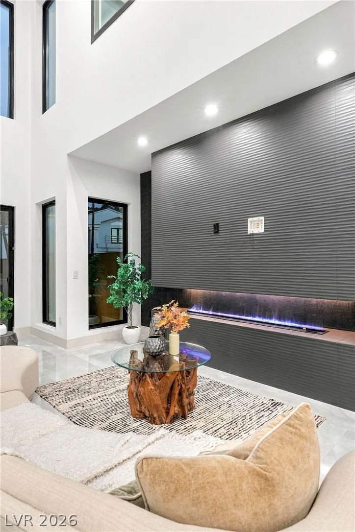 2824 Queens Courtyard, Las Vegas, NV 89109