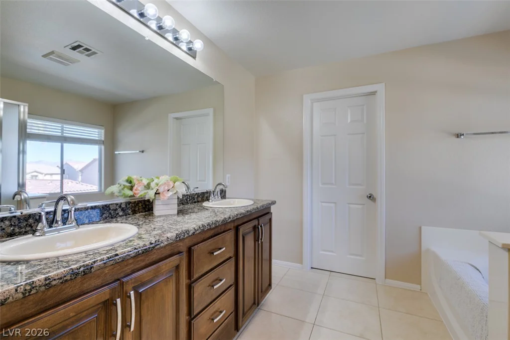 236 Fox Lake, Las Vegas, NV 89148