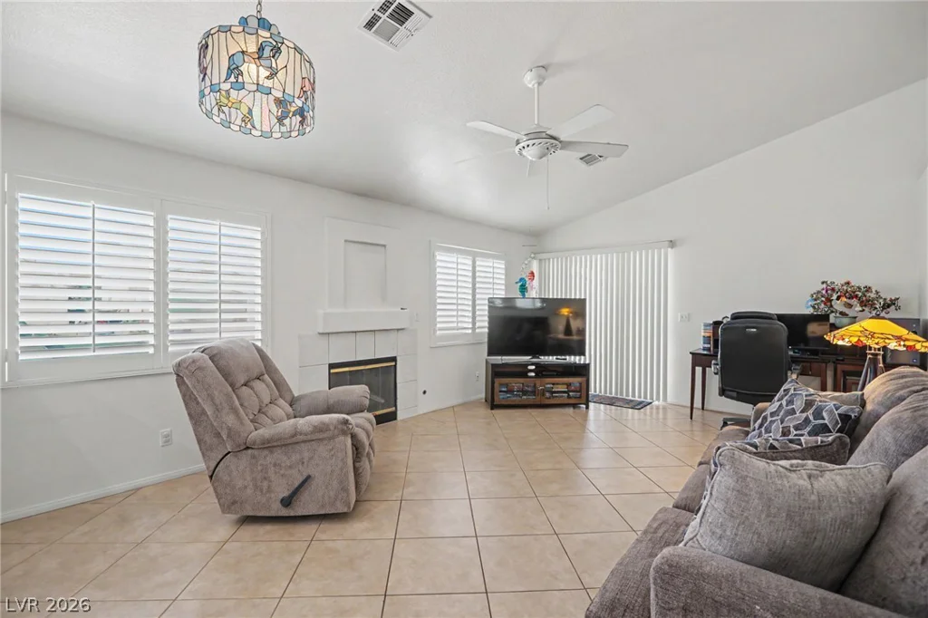 7232 London Bridge, Las Vegas, NV 89130