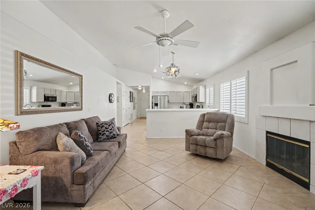7232 London Bridge, Las Vegas, NV 89130