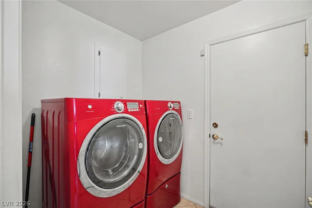 7232 London Bridge, Las Vegas, NV 89130
