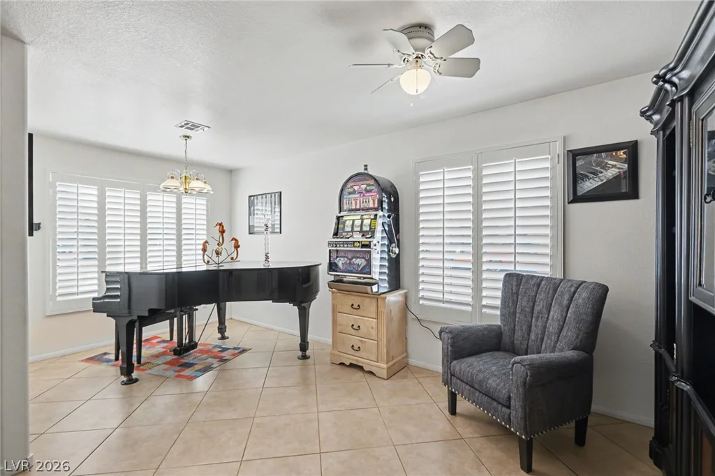 7232 London Bridge, Las Vegas, NV 89130