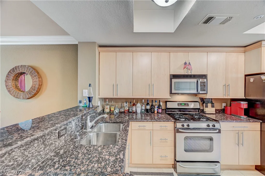 230 Flamingo, Las Vegas, NV 89169