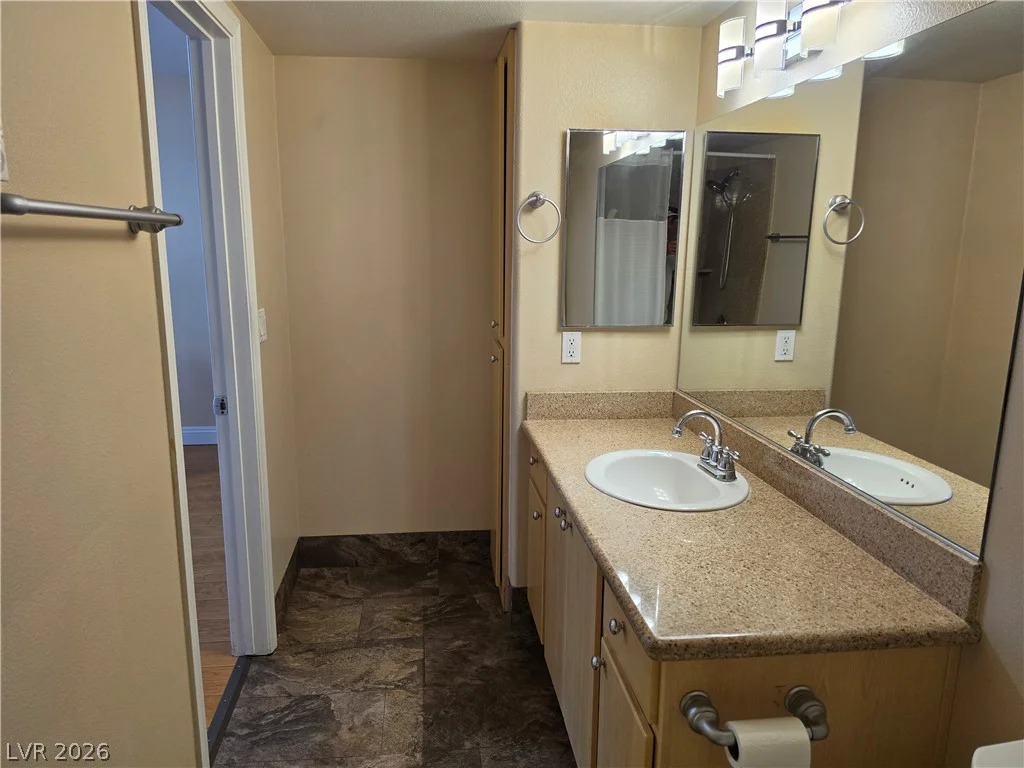 8000 Badura, Las Vegas, NV 89113