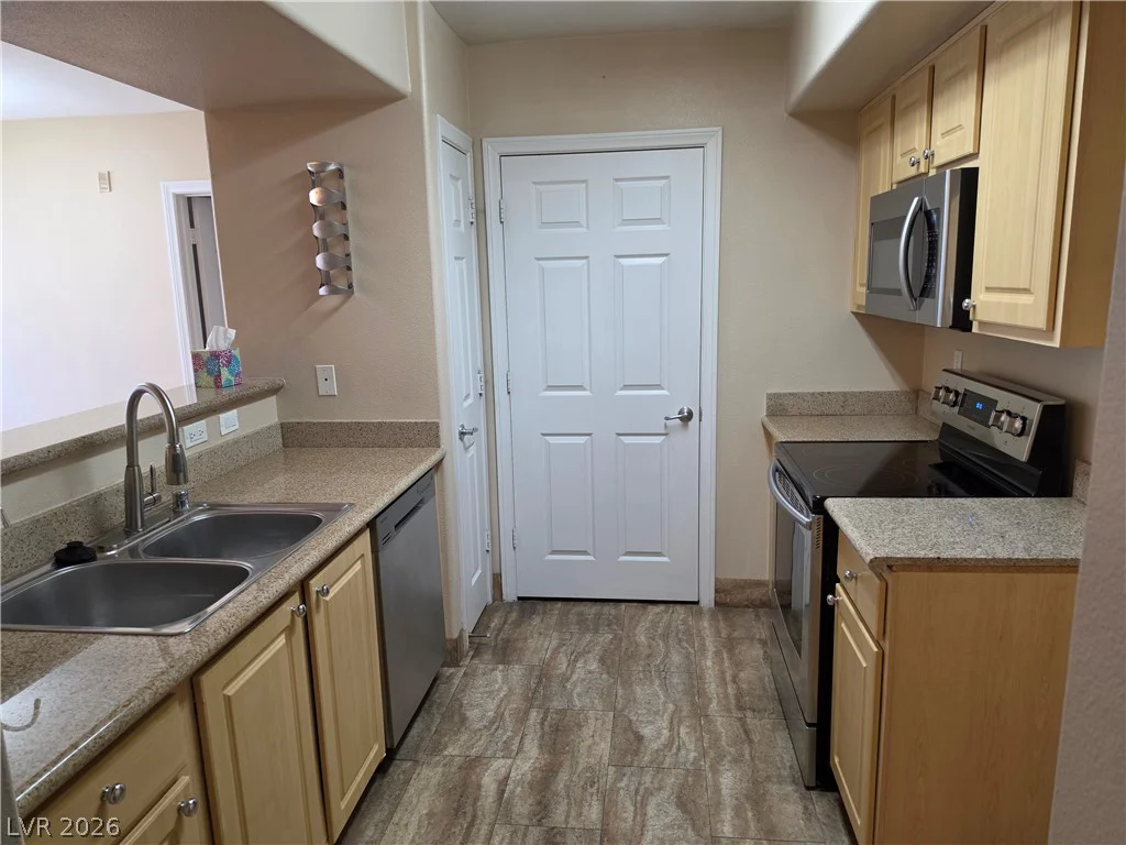 8000 Badura, Las Vegas, NV 89113